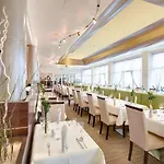 Hotel Pyramide 4*
