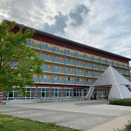 Hotel Pyramide 4*
