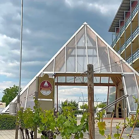 Pyramide Hotel